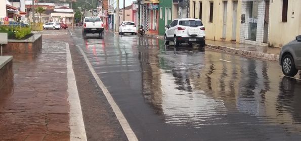 Chuva com trovoada e relâmpago em Barra da Estiva - BA