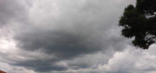 TARDE COM TEMPO NUBLADO NO SERTÃO