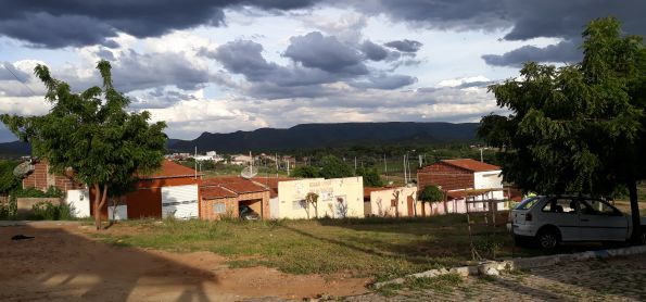 Fim de tarde em Florânia com nuvens carregadas