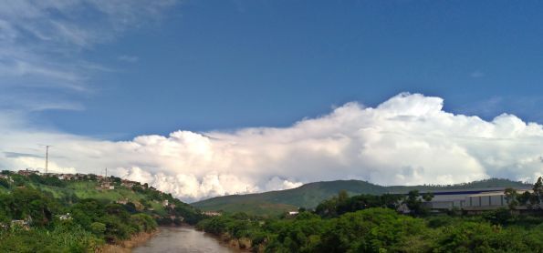 Cumulonimbus entre Coronel Fabriciano e Timóteo (MG)