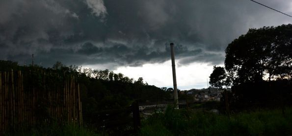 UMA NOITE EM PLENA TARDE DE VERÃO.