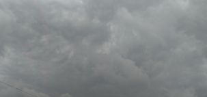 Nuvens carregada nesse exato momento no céu de Curitiba nesta tarde,02/04/2020