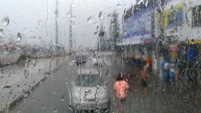 Chuva e maré provoca alagamentos em BELÉM 