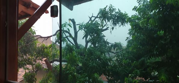 Pancada de chuva agora.