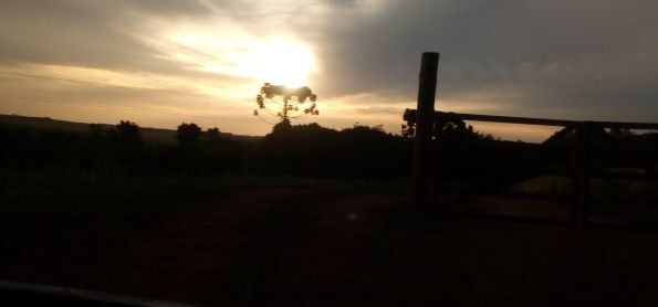 O entardecer da janela do meu sítio