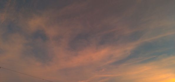 Céu colorido no céu de Curitiba neste fim de tarde de sabado