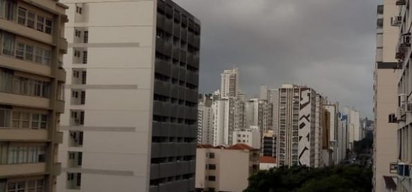 Frente fria chega em Juiz de Fora provocando chuva