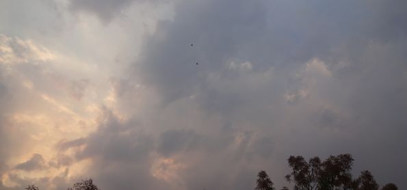 Névoa seca misturada com fumaça de queimadas ofuscam o Por do Sol neste dia!