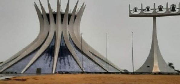 Chuva dá boas-vindas à primavera em Brasília