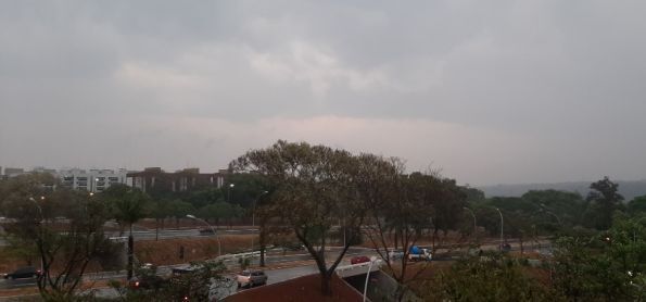 Dia vira noite em Brasília