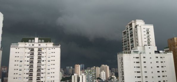 Nuvens carregadas - São Paulo se preparando para a chuva