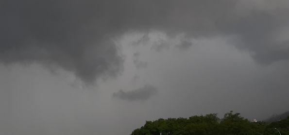 Tempestade avança sobre Brasília