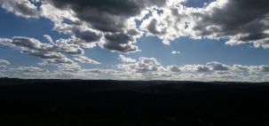 SOL ENTRE NUVENS EM SICORA DA SERRA - BAHIA