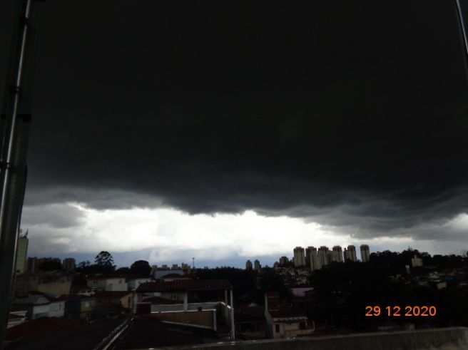 Antes do temporal no bairro do Butantã em São Paulo