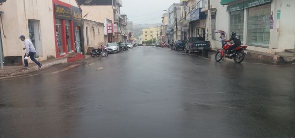 PANCADA DE CHUVA COM TROVOADA EM BARRA DA ESTIVA - BAHIA