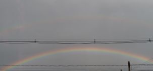 Lindo arco íris no céu de Curitiba nesta tarde