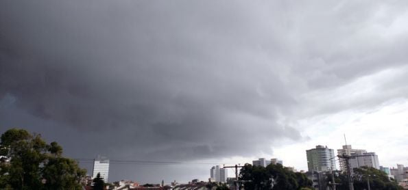 Chegada de frente fria em Tramandaí, RS, no último sábado