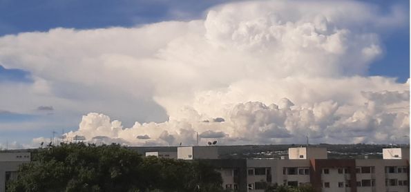 Grande Cb a nordeste de Brasília